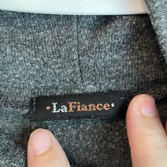 𝅺LA fiancé ruched sleeve top Small- Medium Grey knit - Picture 3 of 6